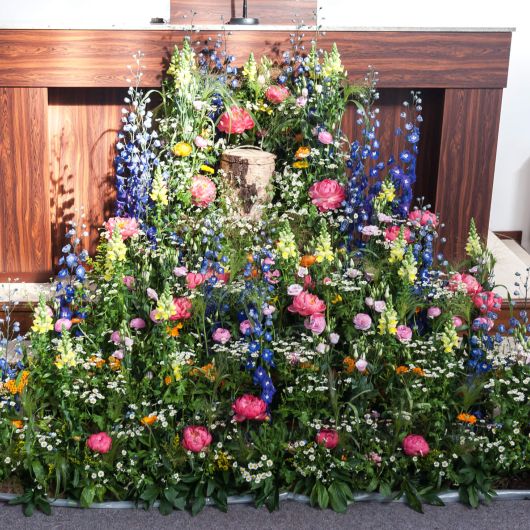 Urnendekoration Beisetzung Blumenmeer Blumen Brandl