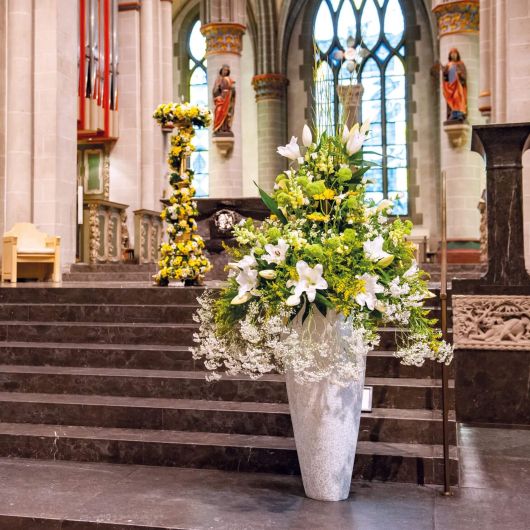 Festliche Blumendekorationen im Dom zu Essen Blumen Brandl