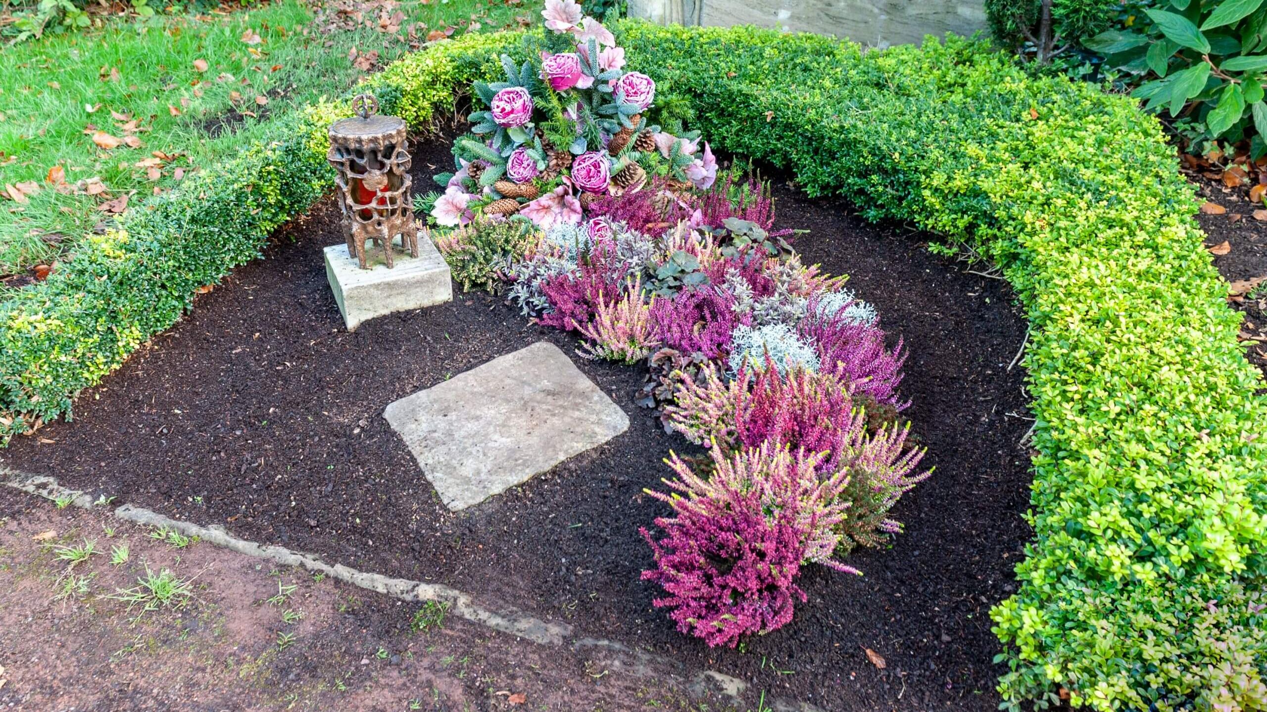 Grabgestaltung Friedhofsgärtnerei Blumen Brandl
